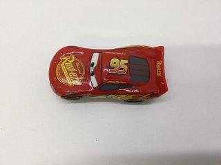 coche plastico disney rayo mcqueen #95