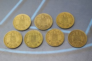15. 9 Monedas de 1 peseta: 1 x 1953 *56, 1 x 1963 *64, 7 x 1966 (una peseta).