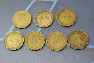 15. 9 Monedas de 1 peseta: 1 x 1953 *56, 1 x 1963 *64, 7 x 1966 (una peseta).
