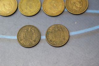 15. 9 Monedas de 1 peseta: 1 x 1953 *56, 1 x 1963 *64, 7 x 1966 (una peseta).