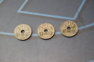 16. 3 Monedas de 50 céntimos de peseta 1949 *53 y 52