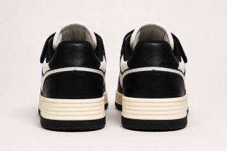 Zapatillas deportivas negras y blancas talla 42