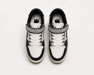 Zapatillas deportivas negras y blancas talla 42