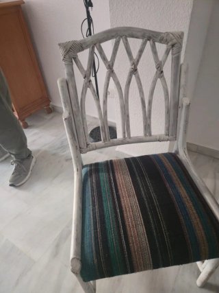Mesa y 4 sillas