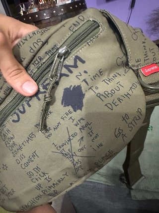 Riñonera Supreme verde con logo