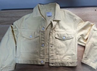 Chaqueta vaquera corta amarilla Bershka Talla S