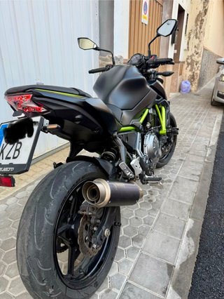 Kawasaki Z650 Negra y Verde
