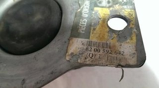 Soporte motor der renault 8200592642 megane 105088