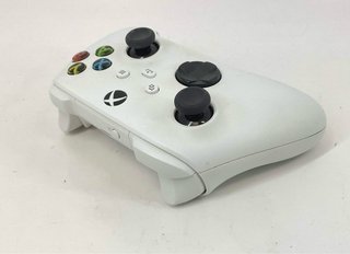Mando Xbox Series Robot White