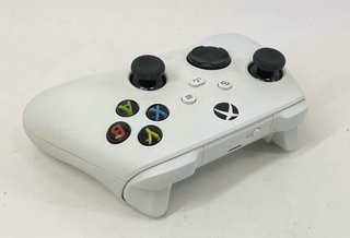 Mando Xbox Series Robot White