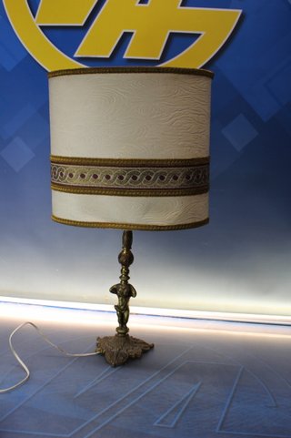 Lámpara de mesa querubín en bronce o latón. Años 50.