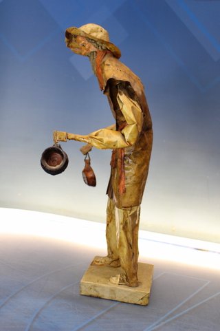 Quincallero. Escultura, figura de papel maché y estuco. Vintage. Hecha en México.
