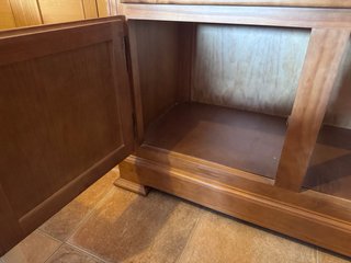 Cómoda de madera con 3 cajones y 2 puertas