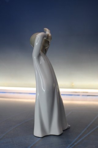 Porcelana Lladró. Niña con vela + Niño Despertando.