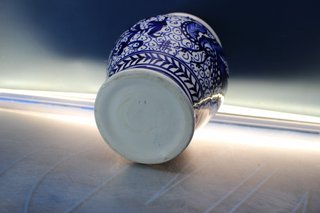 Jarrón de cerámica estilo Talavera.