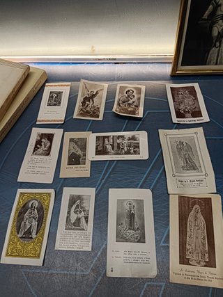 Lote Material religioso, Rosario + 12 pasquines, marca paginas + libros de espiritualidad y cuadro
