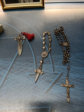Lote Material religioso, Rosario + 12 pasquines, marca paginas + libros de espiritualidad y cuadro