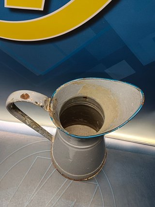 Antigua jarra aguamanil metal esmaltado Egsa