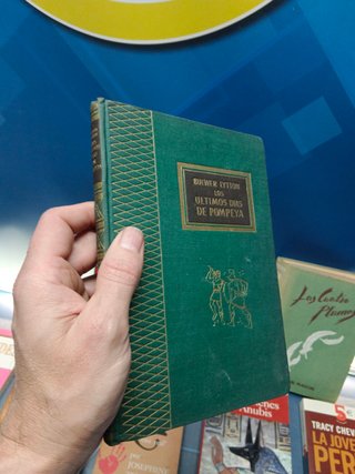 Lote de 9 libros best sellers, Las cuatro plumas, Kif, La joven de la perla, El exorcismo y mas