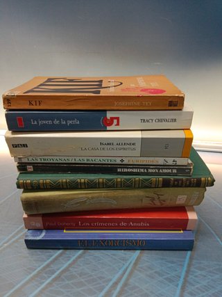 Lote de 9 libros best sellers, Las cuatro plumas, Kif, La joven de la perla, El exorcismo y mas