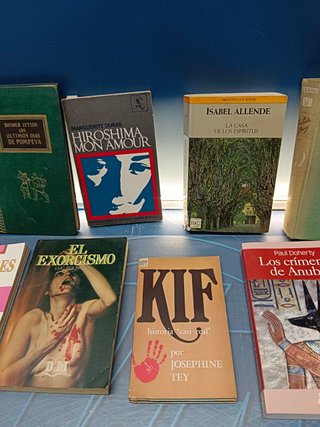 Lote de 9 libros best sellers, Las cuatro plumas, Kif, La joven de la perla, El exorcismo y mas