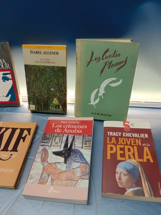 Lote de 9 libros best sellers, Las cuatro plumas, Kif, La joven de la perla, El exorcismo y mas