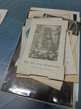 27 postales , cuartillas religiosas, material religioso