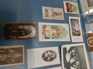 27 postales , cuartillas religiosas, material religioso