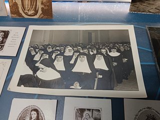 27 postales , cuartillas religiosas, material religioso
