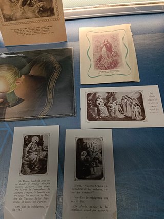 27 postales , cuartillas religiosas, material religioso