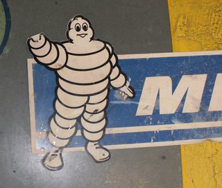 02. Gran cartel Michelín, Bibendum. Chapa metálica esmaltada.