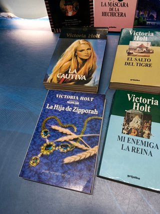 12 libros, victoria holt, diferentes editoriales