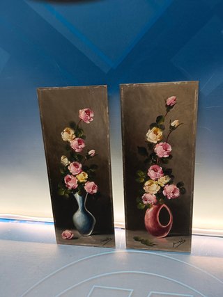 Dos pequeños cuadros sin marco firmados paisaje floral
