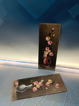 Dos pequeños cuadros sin marco firmados paisaje floral
