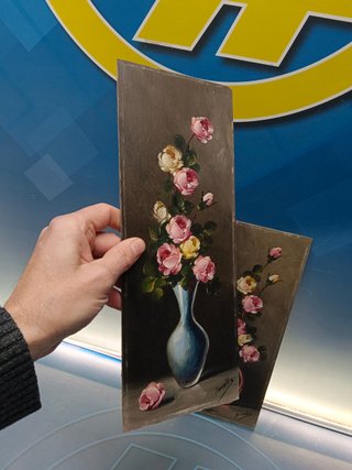 Dos pequeños cuadros sin marco firmados paisaje floral