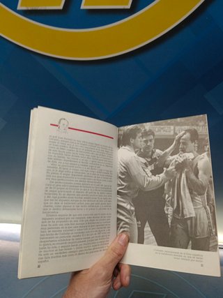 libro ( le falta una pagina recortada) El baloncesto es su vida. Corbalán.