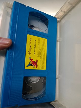 3 peliculas infantiles VHS , Monstruos s.a - tarzan - Peter Pan