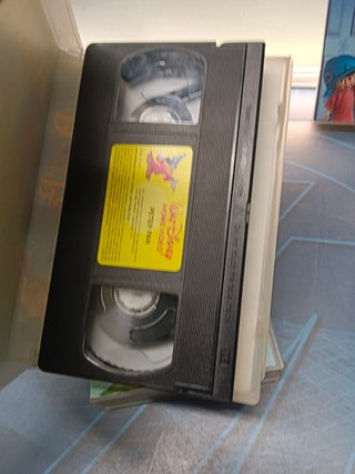 3 peliculas infantiles VHS , Monstruos s.a - tarzan - Peter Pan
