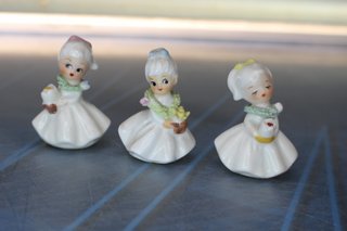 Cerámica Napco. 10 figuritas de niñas con flores. Años 50. Los meses del año.