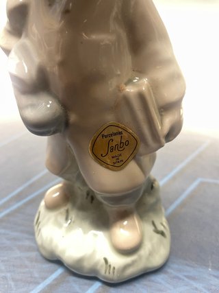 Niño con gorra porcelana sambo 19 cm