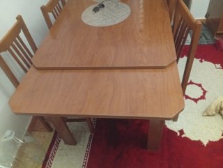 Mesa de comedor de madera