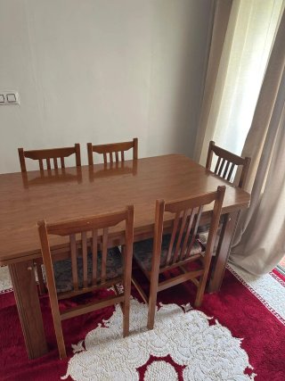 Mesa de comedor de madera