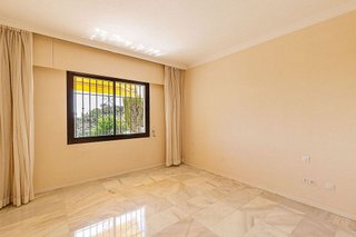 Piso en venta en Los Arqueros-Puerto del Almendro en Benahavís