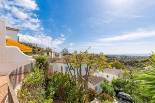Piso en venta en Los Arqueros-Puerto del Almendro en Benahavís