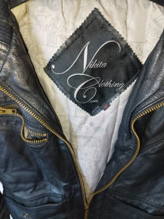 Chaqueta bomber Nikita negra Talla M
