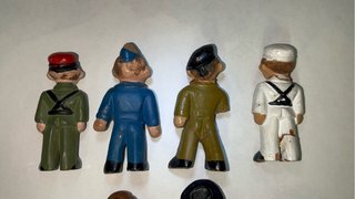 Set di sei figurine in argilla Alborox