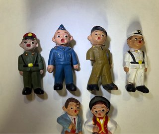 Set di sei figurine in argilla Alborox