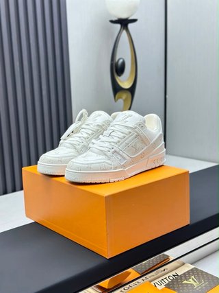 Louis Vuitton Trainer Blancas