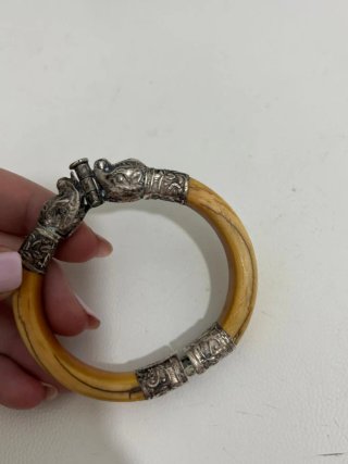 Bracciale antico e raro con teste di elefante