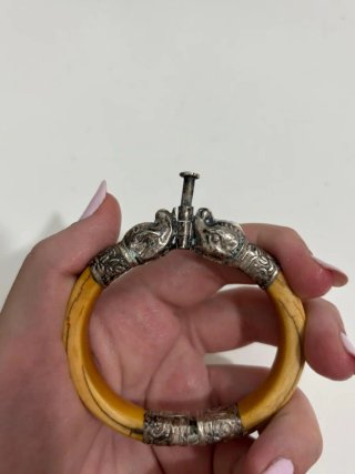Bracciale antico e raro con teste di elefante
